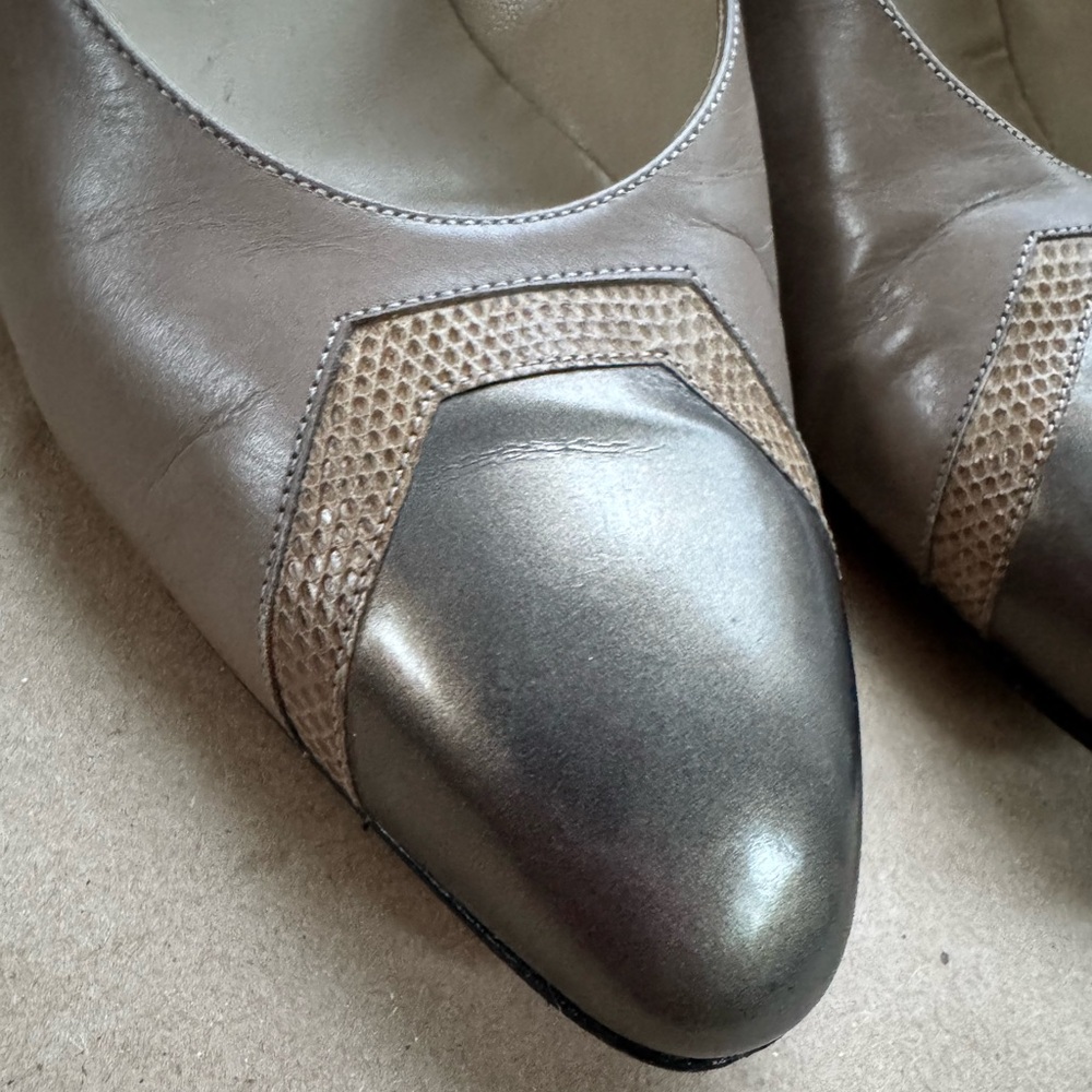 VTG Salvatore Ferragamo Two Tone Low Heel (2.5”) Pumps in Taupe & Metallic Toe 9 - Picture 5 of 13